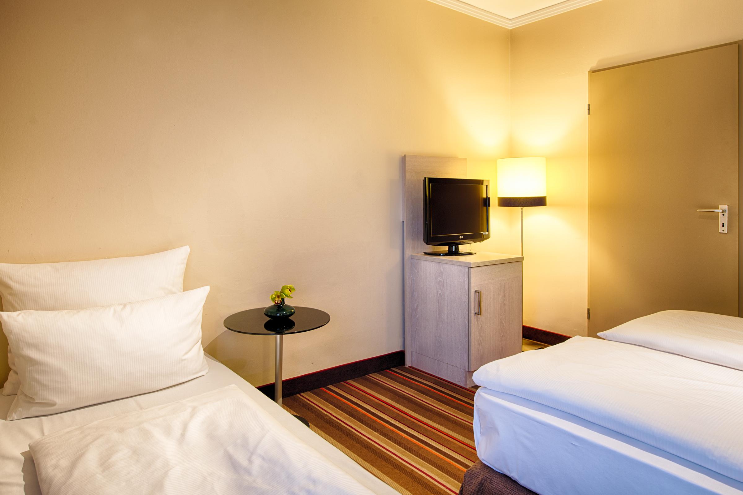 Leonardo Hotel & Residenz Muenchen Exterior foto A room at the hotel