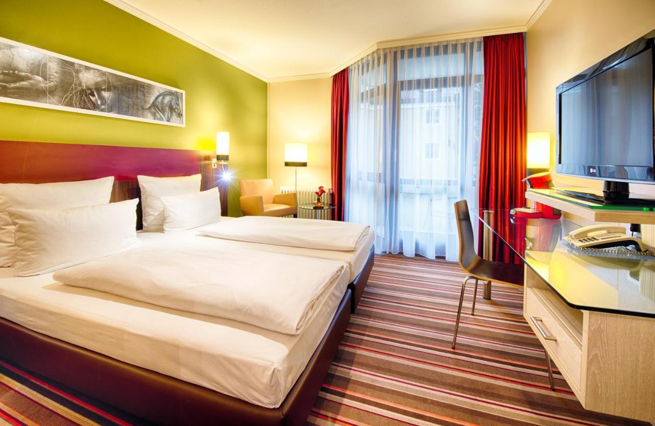 Leonardo Hotel & Residenz Muenchen Exterior foto Room of a hotel