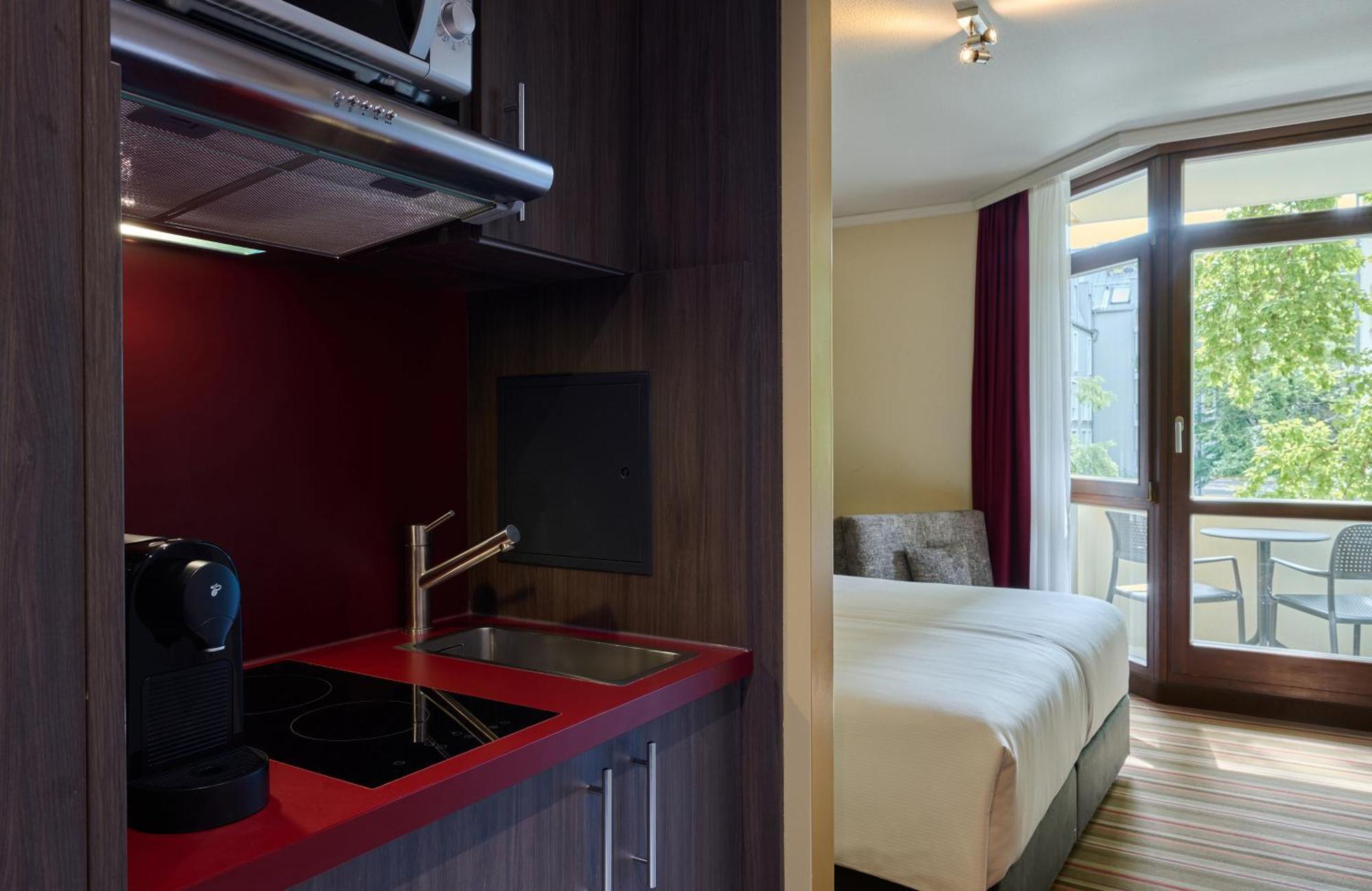 Leonardo Hotel & Residenz Muenchen Exterior foto Kitchen